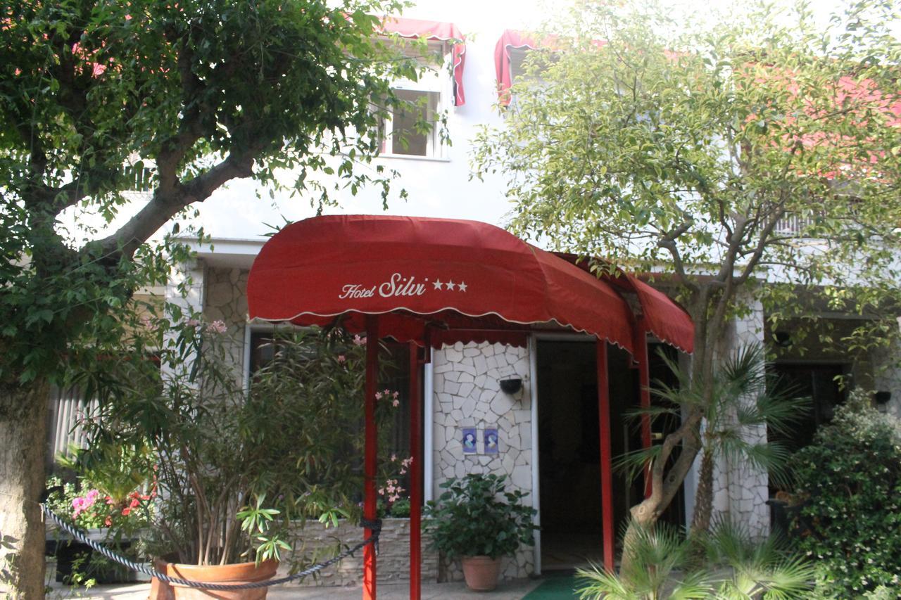 Hotel Silvi 실비마리나 외부 사진