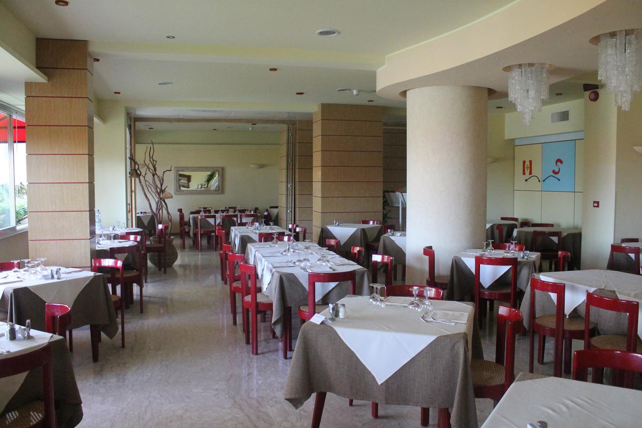 Hotel Silvi 실비마리나 외부 사진